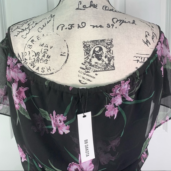 NWT BB Dakota Off the Shoulder Floral Romper - Picture 11 of 17